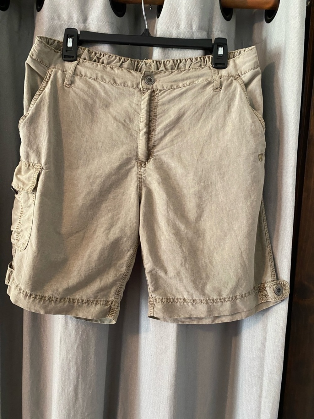 White Sierra Khaki Quick-Dry Cargo Shorts with Side Pockets, Women’s Size Large